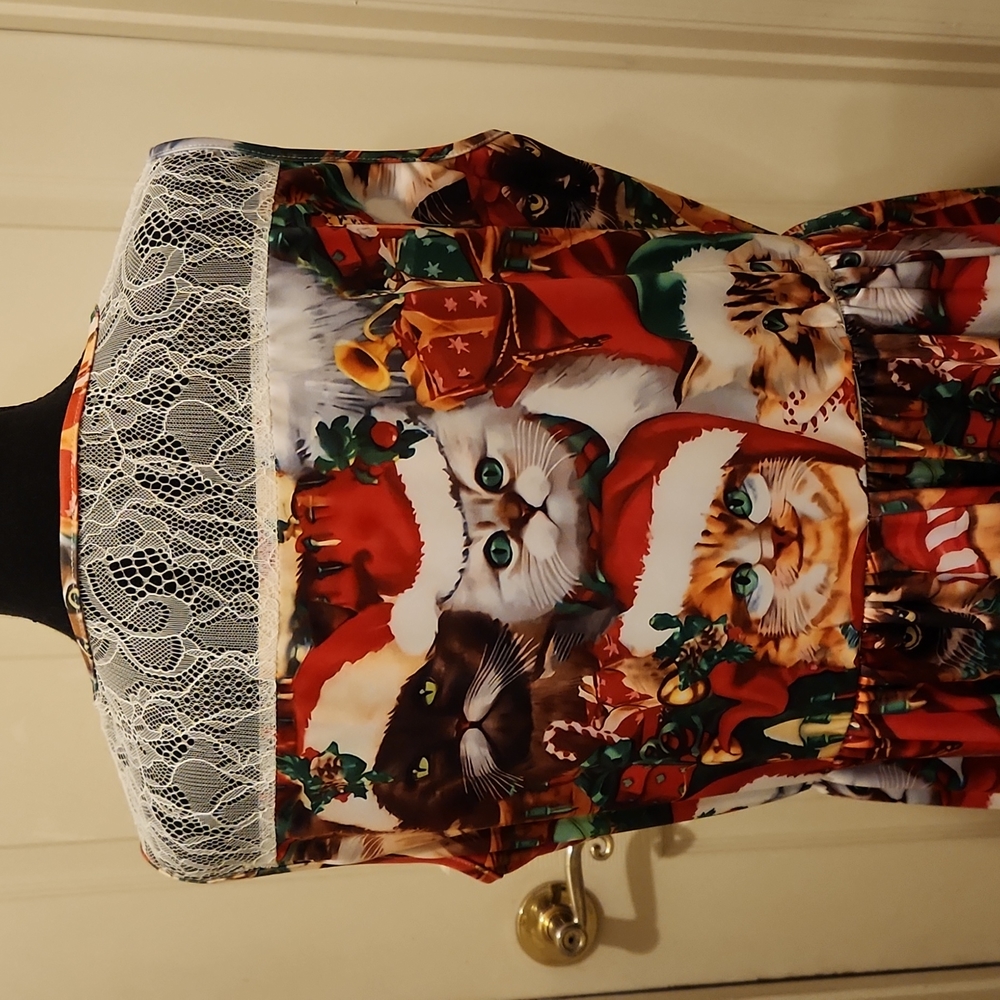 Beautiful, Vibrant Christmas Cat Dress, Size Large ❤️🎅🐱🤶❤️ - Picture 5 of 16